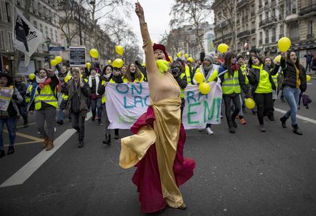 Yellow vests protest in Paris