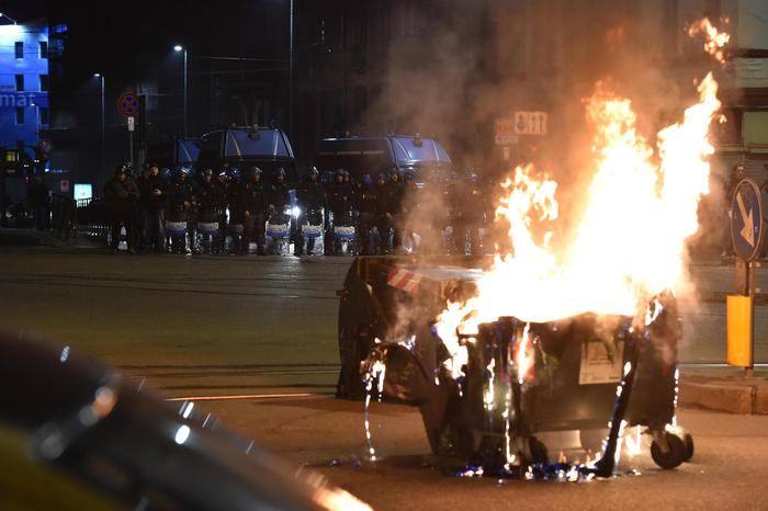 Clashes between anarchists and Police in Turin