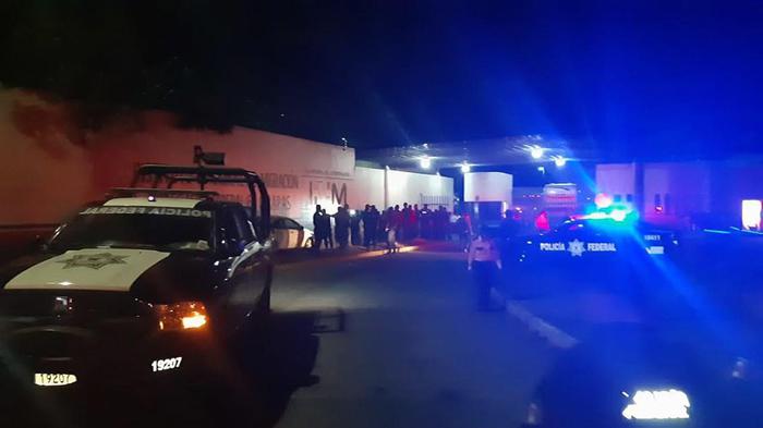 A thousand migrants escape from a migrant center on the southern border of Mexico