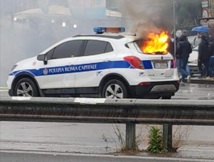 Clashes between some Lazio fans and the police