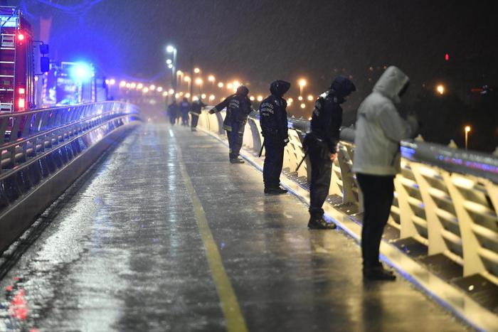 Ship sinks in River Danube