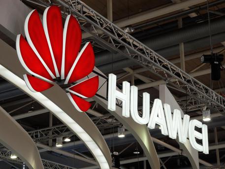 US government applies sanctions to China’s Huawei amid trade dispute