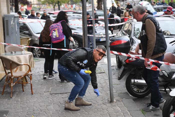 ++ Tre feriti da arma da fuoco a Napoli, anche bambina ++