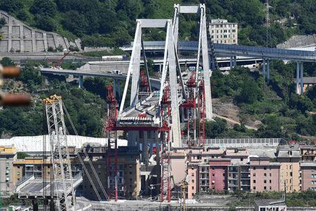 Ponte Genova: proseguono i lavori di demolizione