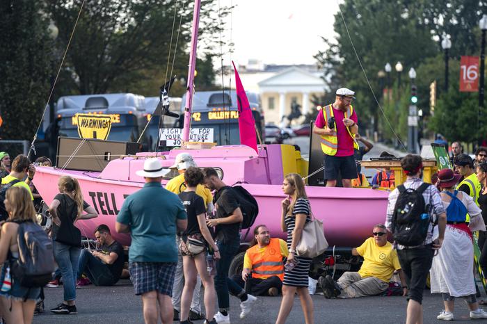 Climate activists block traffic in Washington