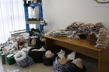 Droga: Gdf scopre raffineria in casa colonica,maxi sequestro