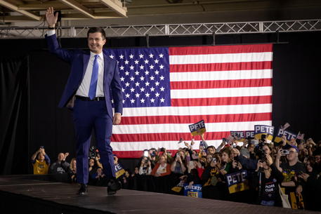 Pete Buttigieg campains on Iowa caucus night
