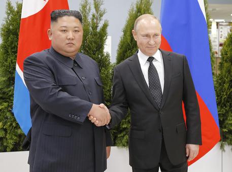 IL MONDO ASPETTA NOTIZIE SU KIM MA PYONGYANG TACE / SPECIALE