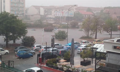 Maltempo: temporale a Palermo, disagi e allagamenti