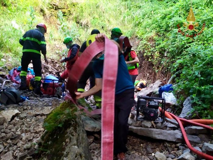 Due speleologi tratti in salvo, al lavoro per il terzo