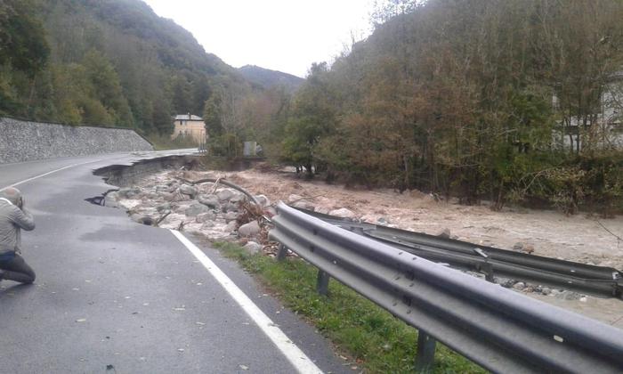 ++ Maltempo: VVF salvano 5 persone intrappolate nel Tenda ++