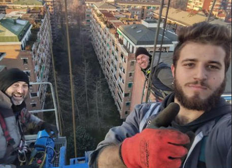 Gru cade su palazzo: le vittime tra i 20 e i 54 anni