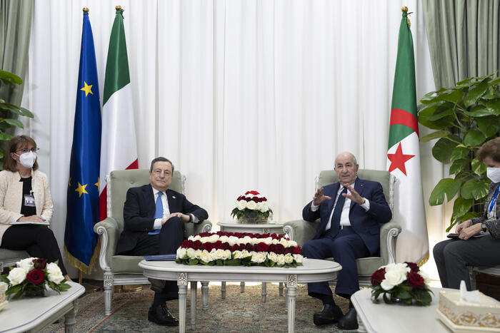 Draghi incontra presidente Algeria Tebounne